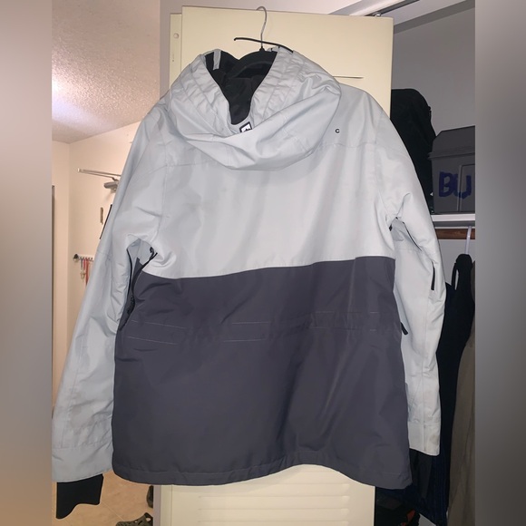 Size Large Insulated Soft Green Montec Snow Jacket - Picture 3 of 5